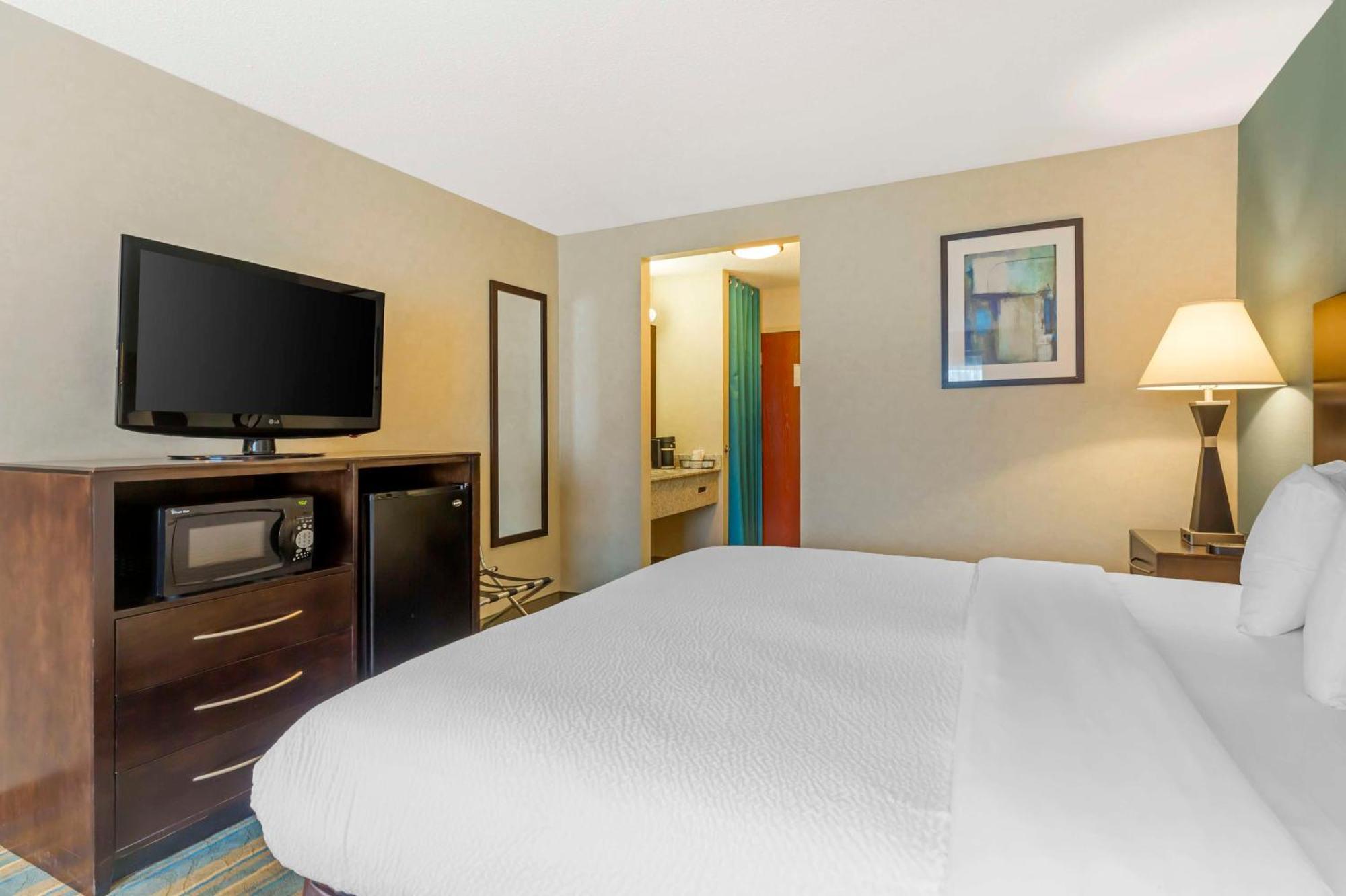 Best Western Plus Berkshire Hills Inn & Suites Pittsfield Extérieur photo