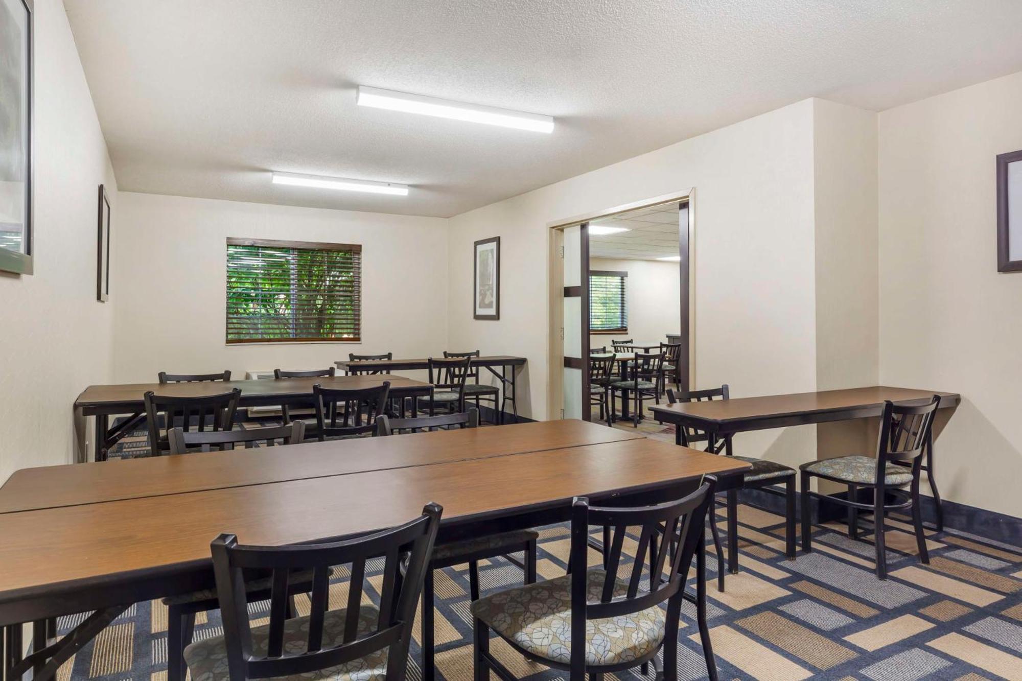 Best Western Plus Berkshire Hills Inn & Suites Pittsfield Extérieur photo