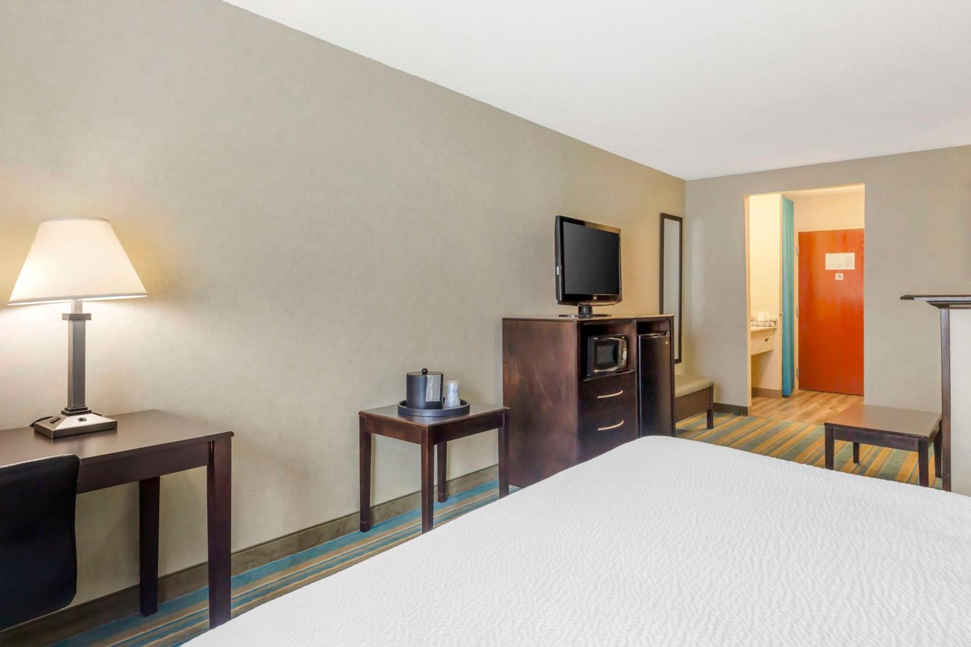 Best Western Plus Berkshire Hills Inn & Suites Pittsfield Extérieur photo