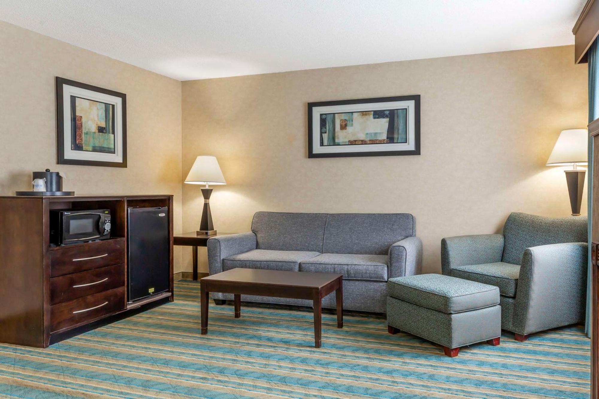 Best Western Plus Berkshire Hills Inn & Suites Pittsfield Extérieur photo