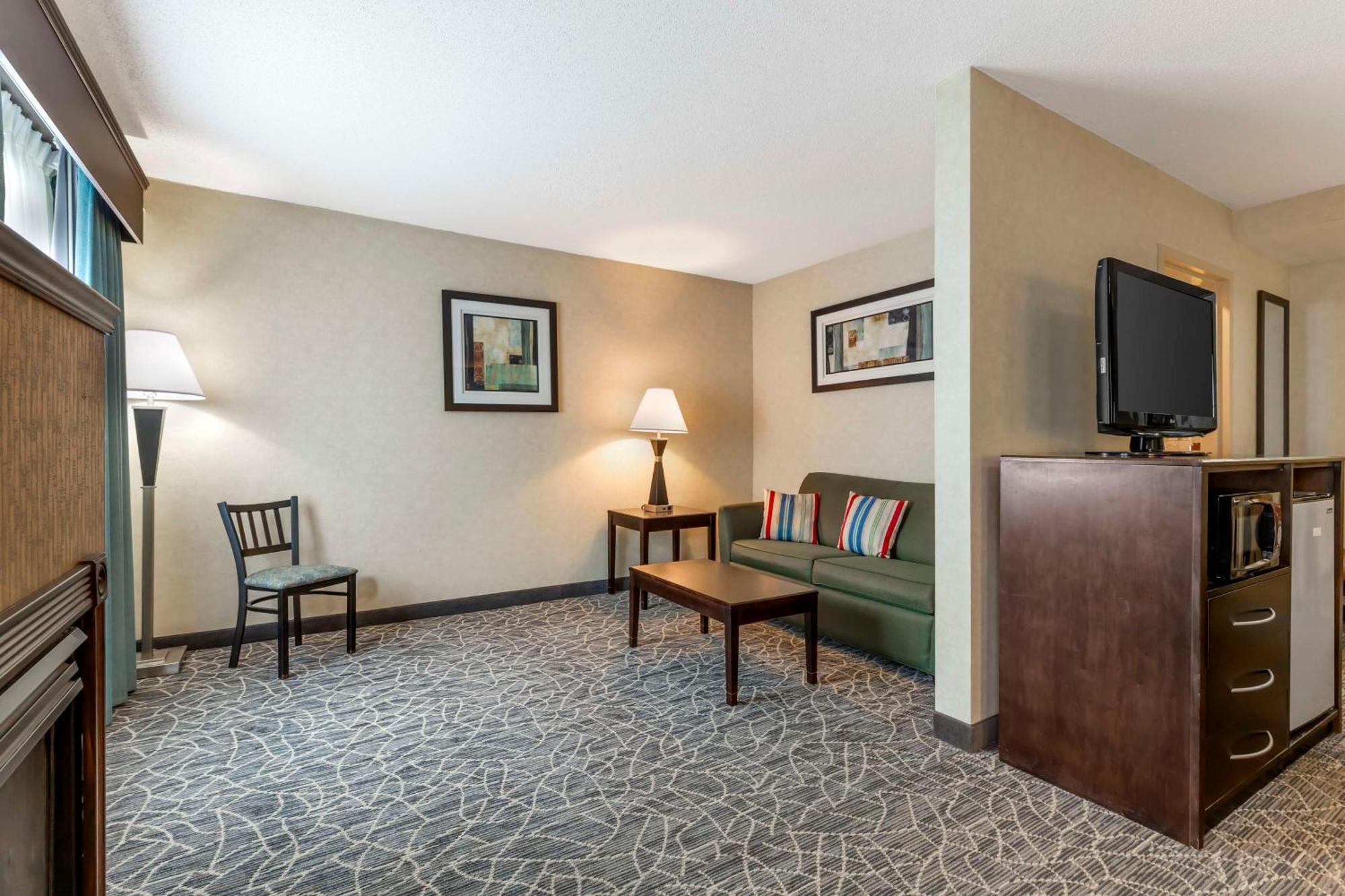 Best Western Plus Berkshire Hills Inn & Suites Pittsfield Extérieur photo